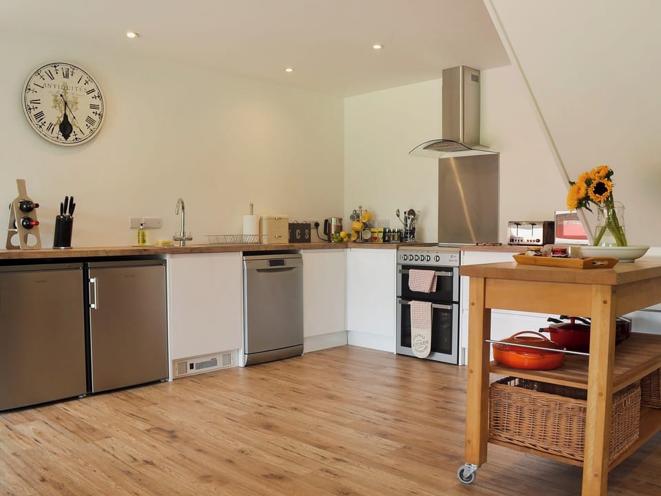 Well-equipped kitchen area | Reeds Farmhouse, Farnham