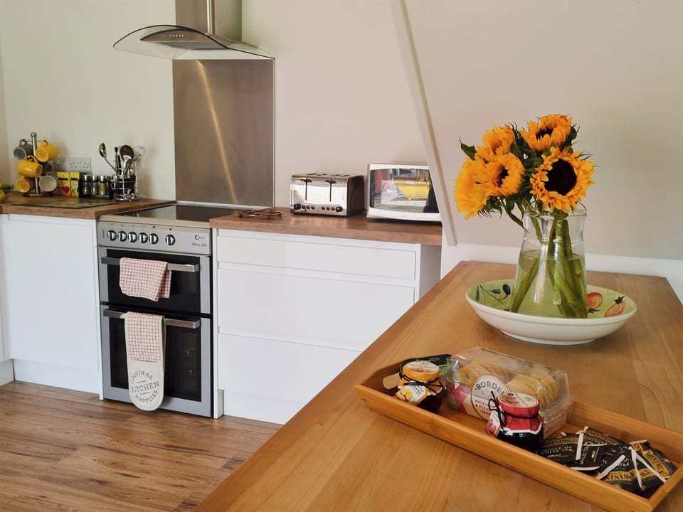 Well-equipped kitchen area | Reeds Farmhouse, Farnham
