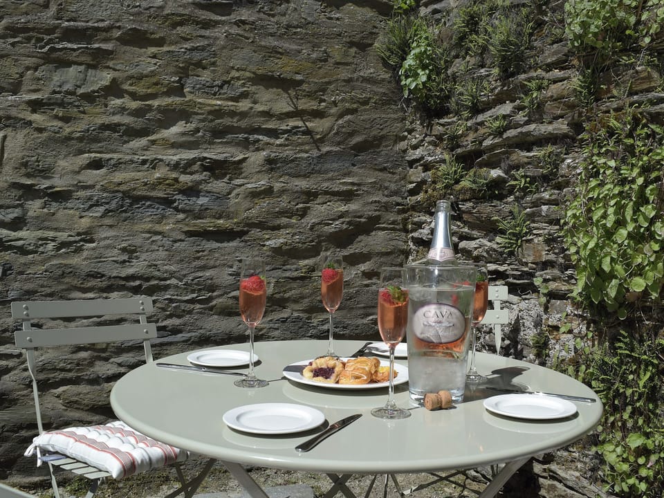 Sitting out area | Fountain Hill, Eglwyswrw, near Cardigan