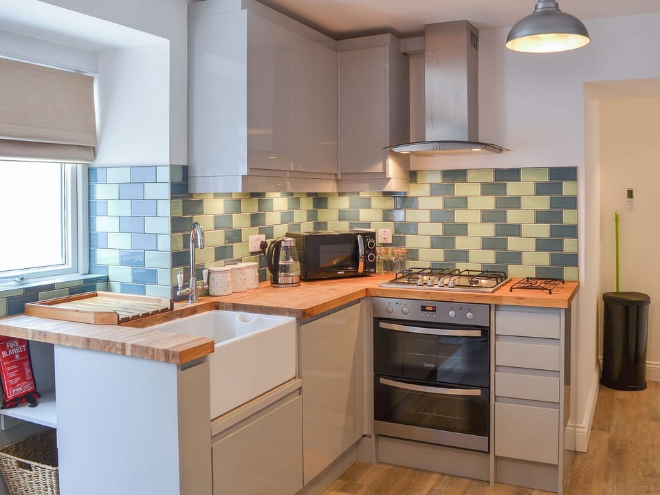 Compact yet well equipped kitchen | Rosetta ApartmentsOcean Mist, Newquay