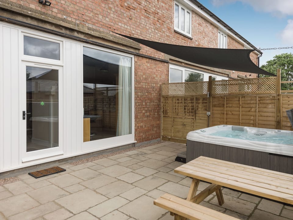 Hot Tub | Haven View - Riverside Barns, Wainfleet St. Mary, near Skegness
