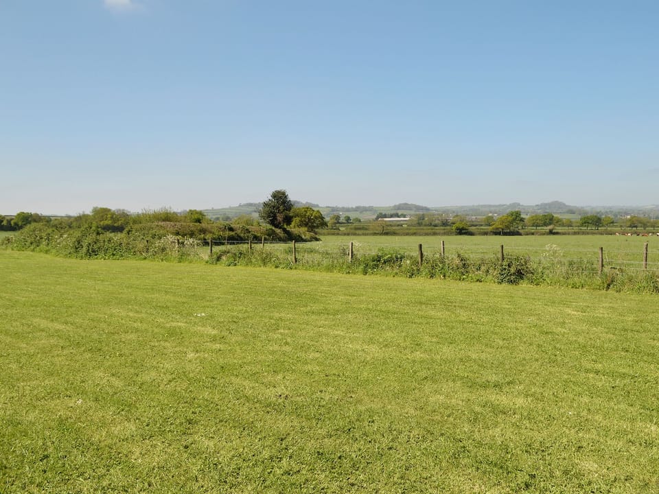 Lawned paddock available for guest use | Acorn Cottage, Cherry Cottage - Wood Dairy, North Perrott, near Crewkerne