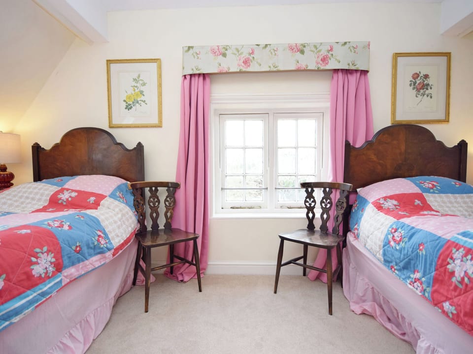 Twin bedroom | Pepper Pot Cottage, Compton, near Chichester