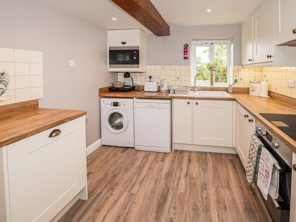 Fully appointed fitted kitchen | The Weaning Shed, Huggate, near York