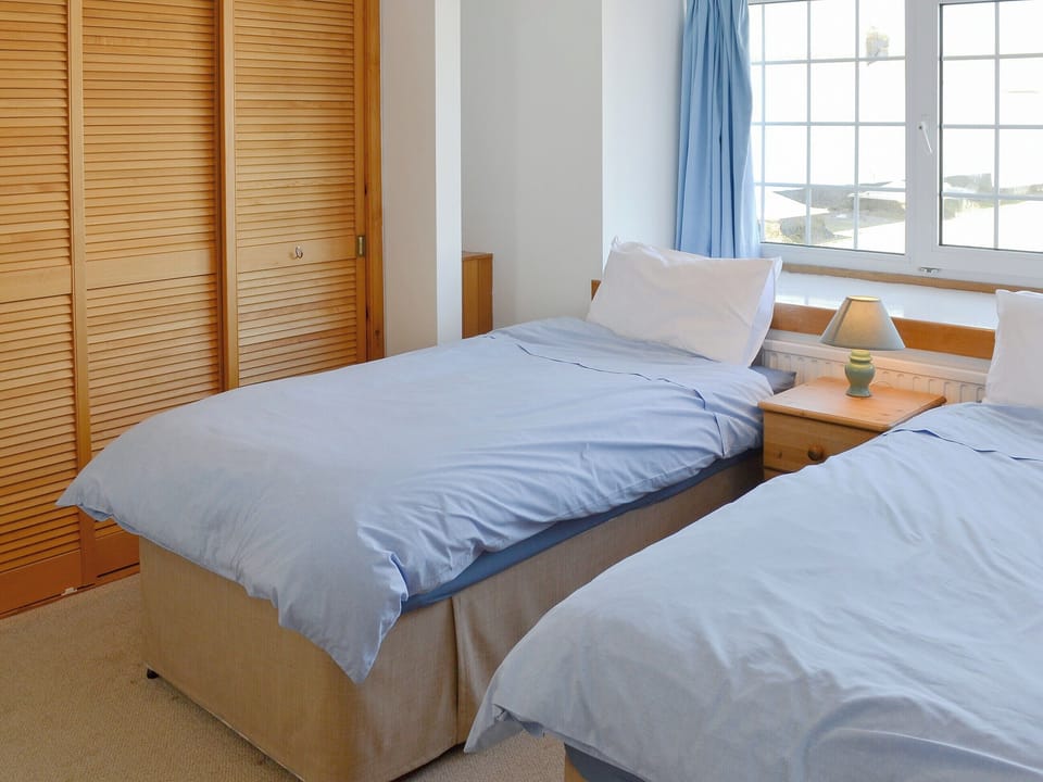 Cosy twin bedroom | Towan View Loft, Newquay