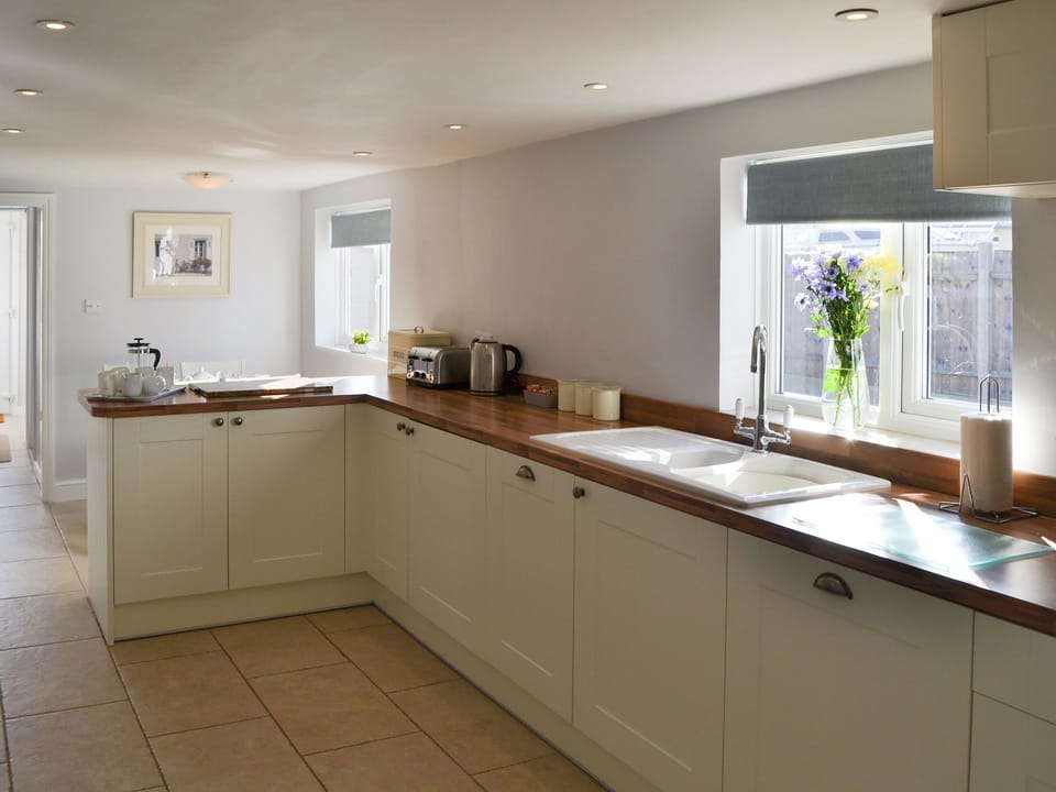 Kitchen with breakfast area | Riverside - Norfolk Riverside Cottages, Stalham