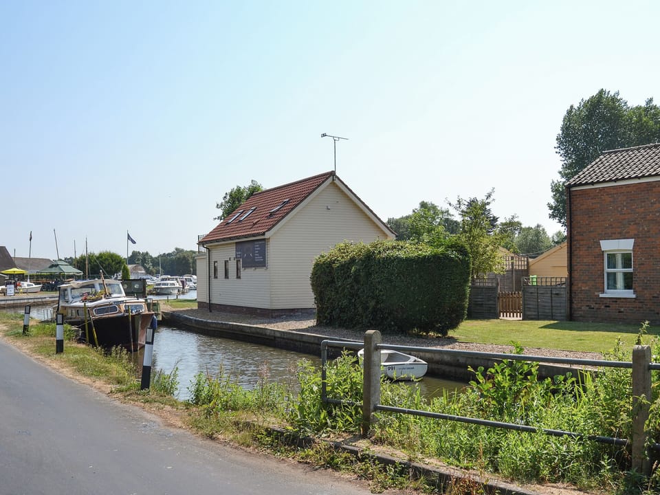 View | Riverside - Norfolk Riverside Cottages, Stalham