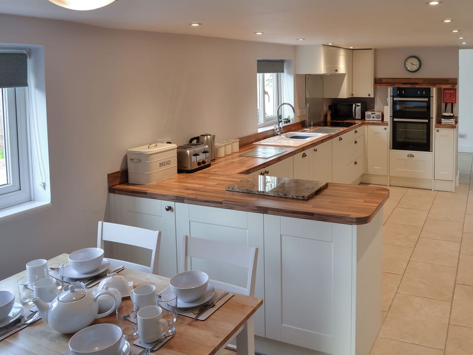 Kitchen with breakfast area | Riverside - Norfolk Riverside Cottages, Stalham