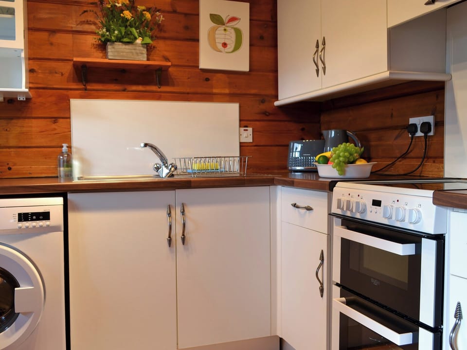 Kitchen | Dontra Log Chalet 2 - Dontra Log Chalets, Banavie, near Fort William
