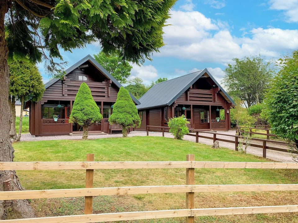 Exterior | Dontra Log Chalet 2 - Dontra Log Chalets, Banavie, near Fort William