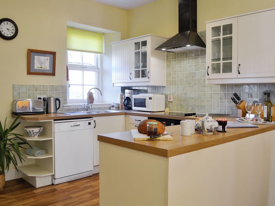 Well equipped kitchen/ dining room | Strathisla Farm Cottages- Osprey Cottage - Strathisla Farm Cottages, Meigle