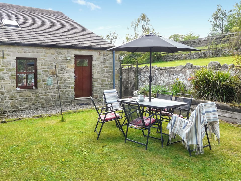 Outdoor eating area | Hollin Bank Cottage, Salterforth, near Barnoldswick