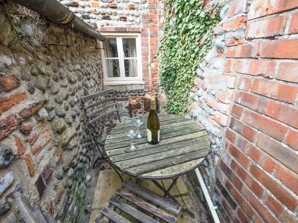 Decking | Cobble Cottage - Blakeney Quayside Cottages, Blakeney, near Holt
