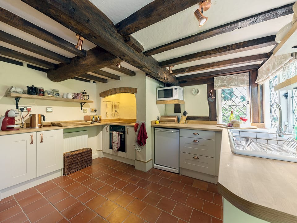 Spacious kitchen with beams | Manor Cottage, Eckington, near Pershore