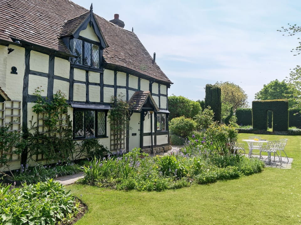 Superb Grade ll listed property | Manor Cottage, Eckington, near Pershore