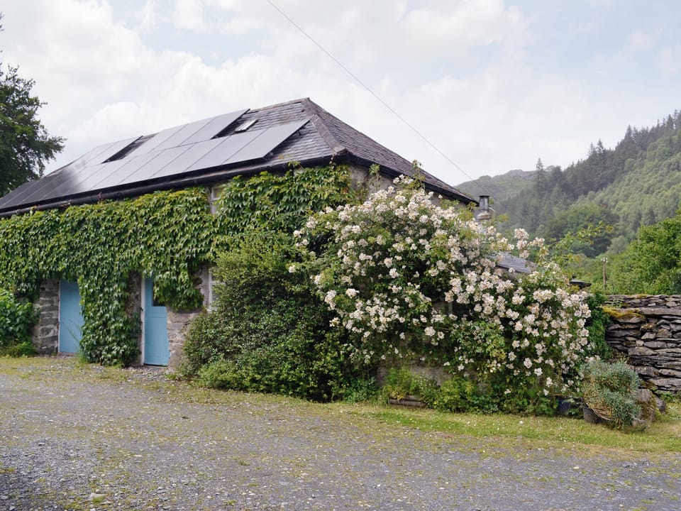 Ivy covered fa&ccedil;ade | Riverside Cottage, Betws-y-Coed