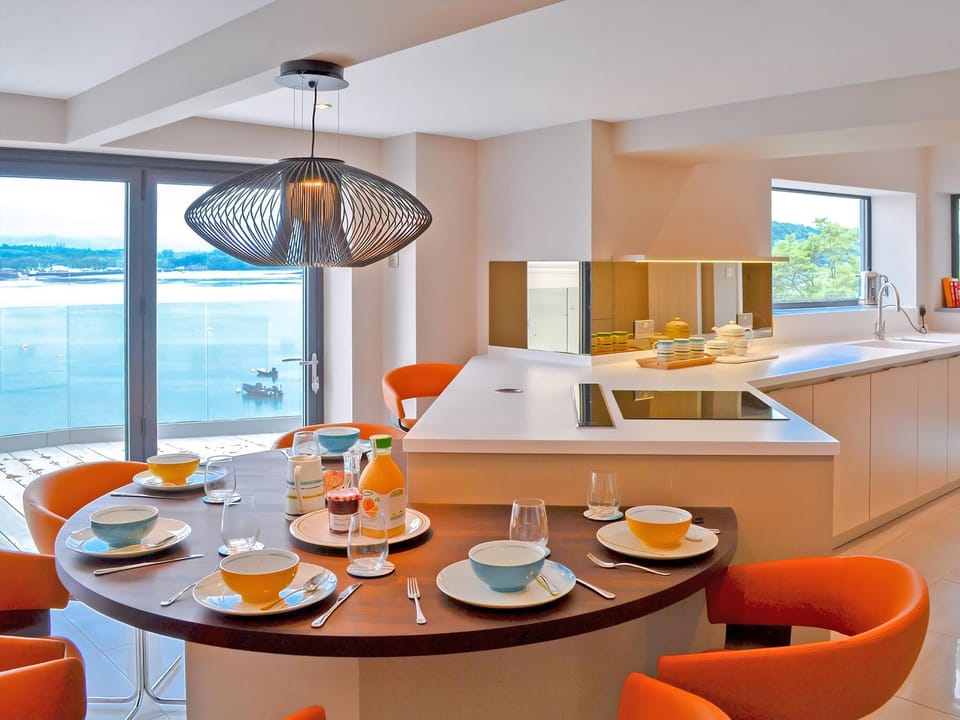 Light and airy open plan living space | Tan Y Fford, Glyngarth, near Beaumaris