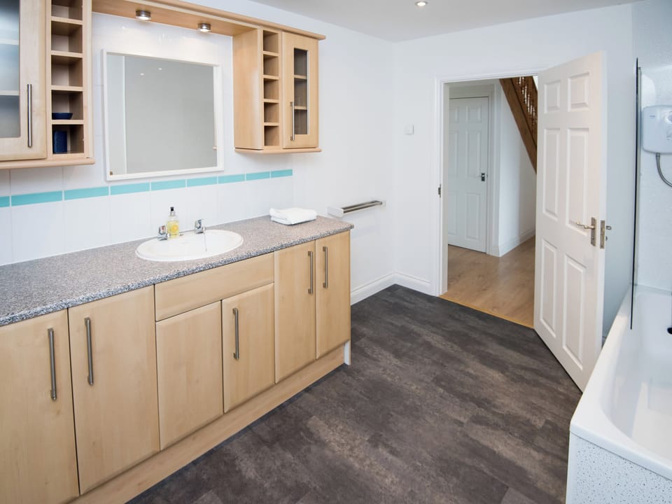 Family bathroom | Lyndhurst, Perranporth