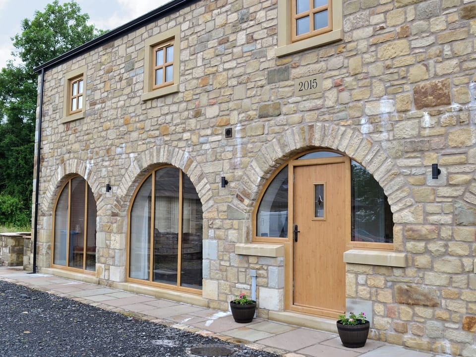 Appealing fa&ccedil;ade | 5 The Granary, Pendleton, near Clitheroe