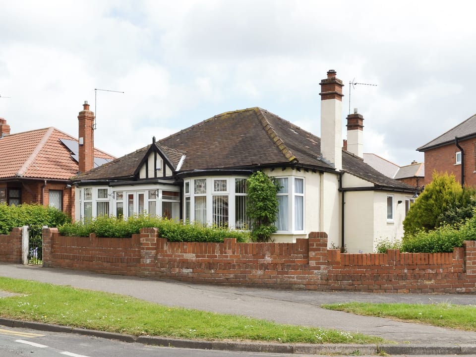 Charming holiday home with enclosed front garden | Comyn, Bridlington