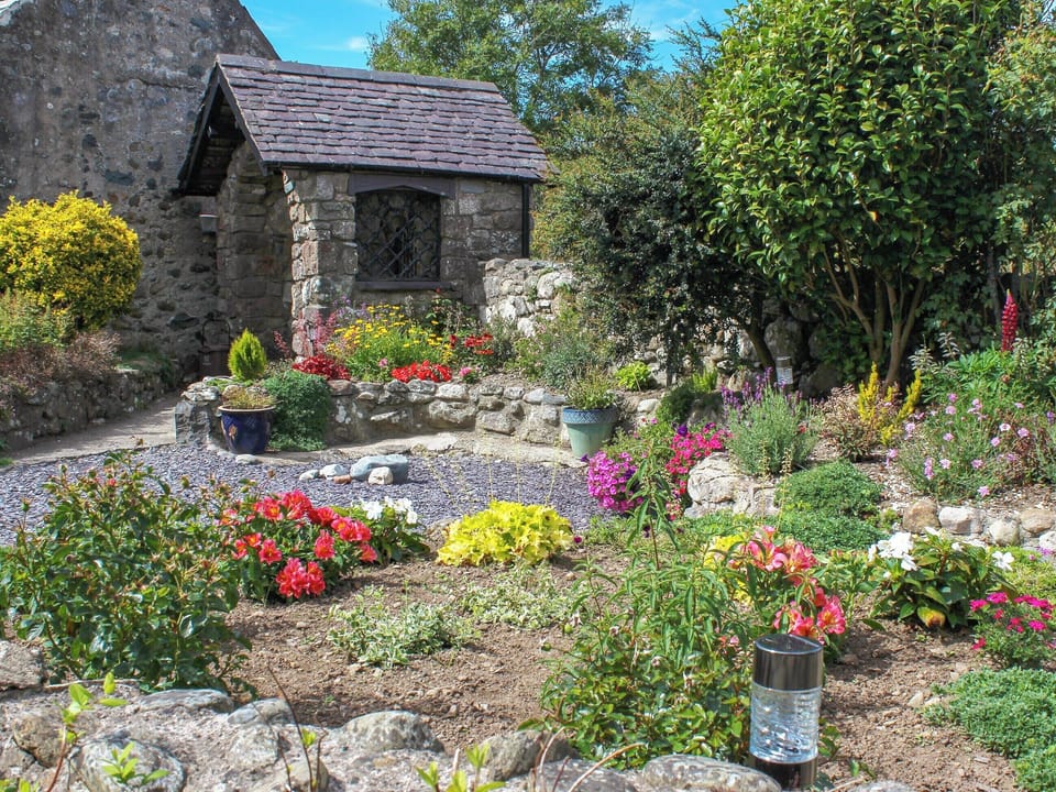 Pretty garden, in the Summer time | Tryfan - The Woollen Mill, Penygroes, near Caernarfon