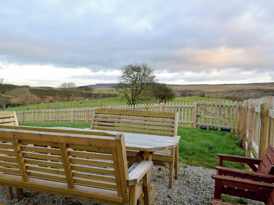Enclosed lawned garden and furniture | Cleiriach, Llansannan, near Betws-y-Coed