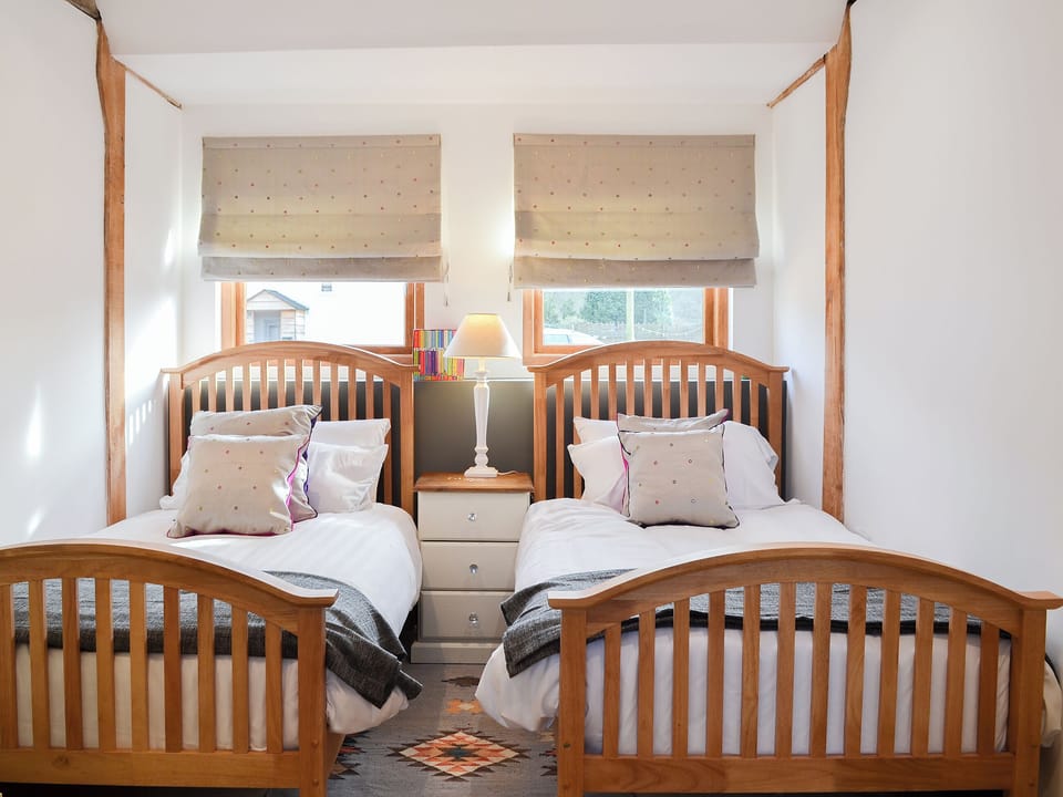 Comfortable twin bedded room | Chiddock Cottage - Midgham Farm, Ringwood