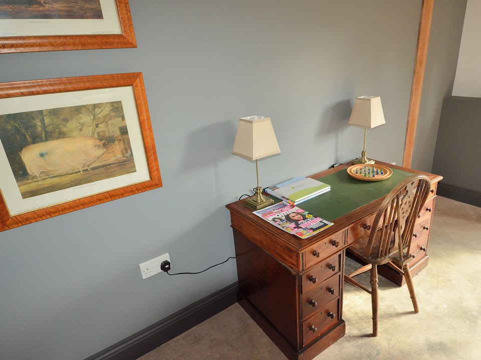 Lovely classically furnished living space | Chiddock Cottage - Midgham Long Copse, Midgham, near Fordingbridge