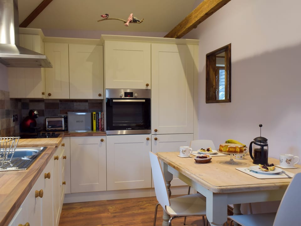 Farmhouse style kitchen area | Chick Hatch Barn, Carlton, near Saxmundham