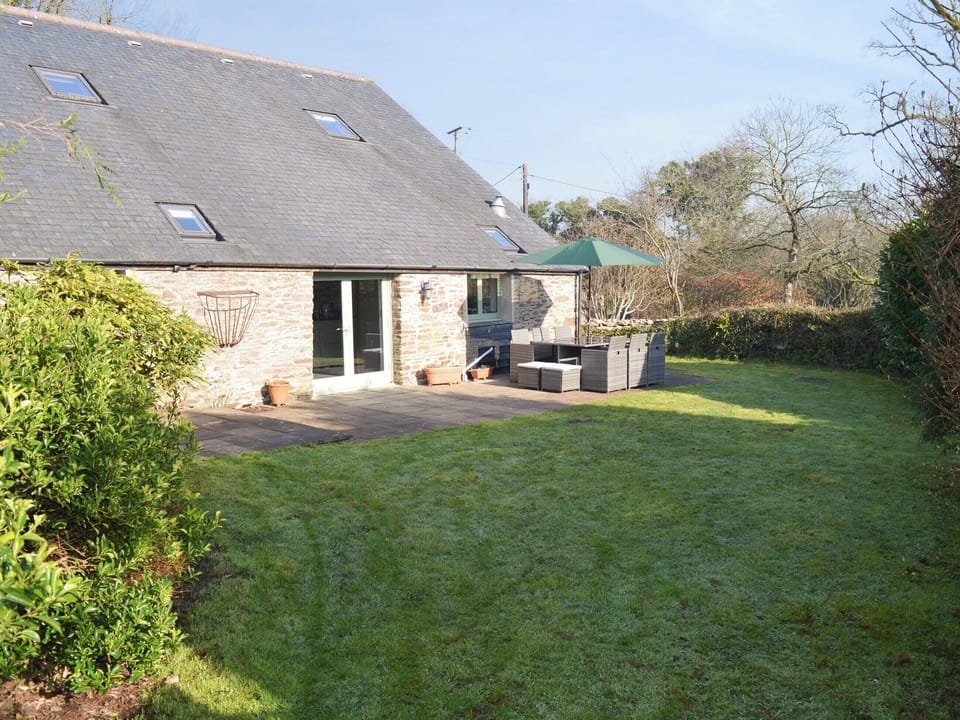 Enclosed lawned garden | Reuben&rsquo;s, Boreston, near Totnes