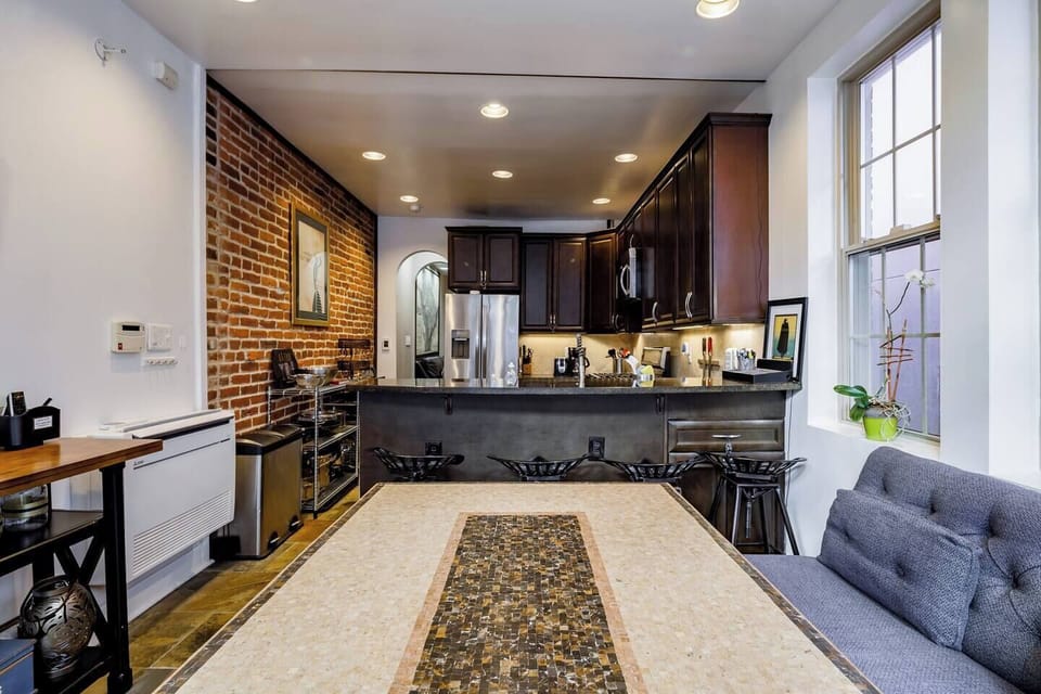 Eat-In Kitchen