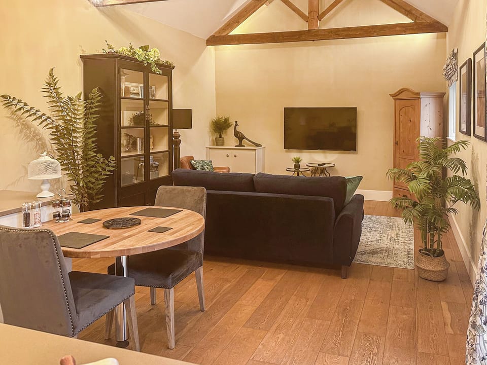 Stylish open-plan living space | Sykelands Cottage - Sykelands Grange Cottages, Dalton