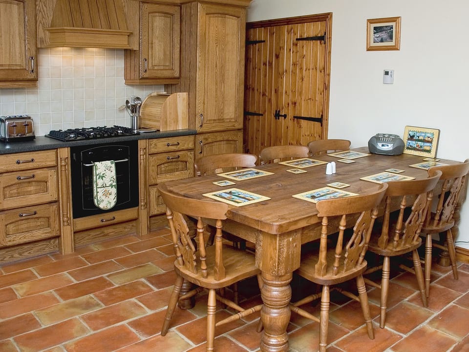 Kitchen/diner | Bridge Farm Holiday Cottages - The Byre, Brigham