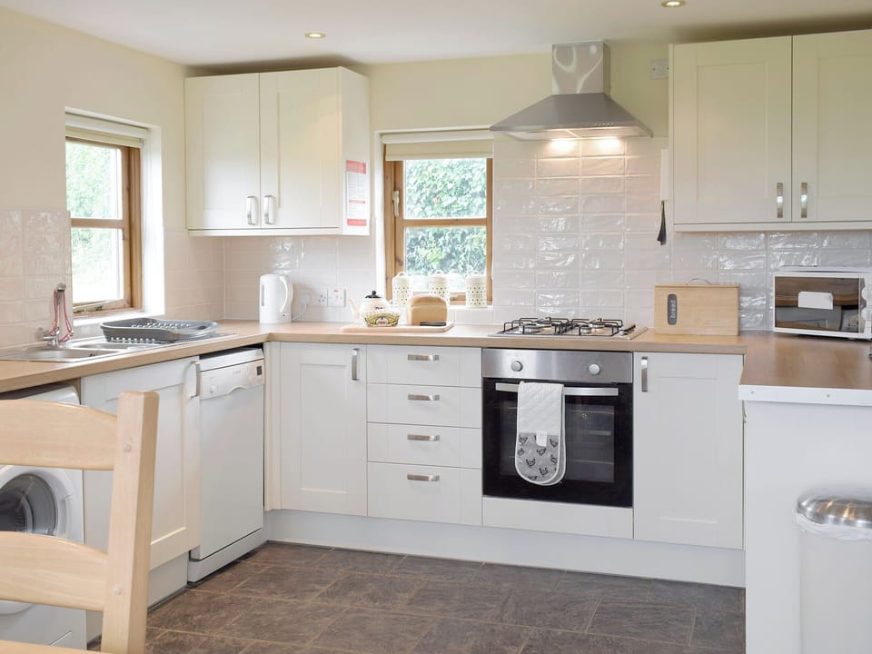Fully-appointed kitchen | Bryncrwn Cottage, Llanfarian, Aberystwyth