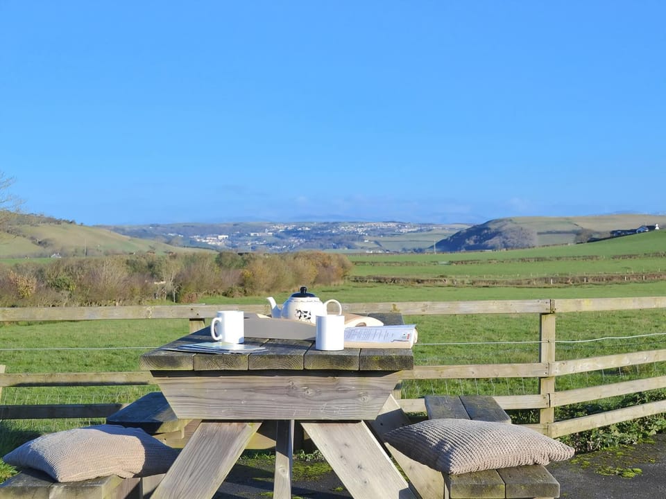 Sitting-out-area | Bryncrwn Cottage, Llanfarian, Aberystwyth