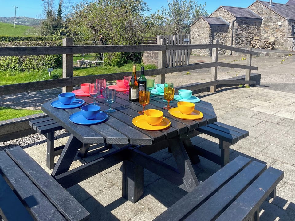 Outdoor | The Coach House - Peniarth Bach Farm, Betws-Yn-Rhos, Conwy