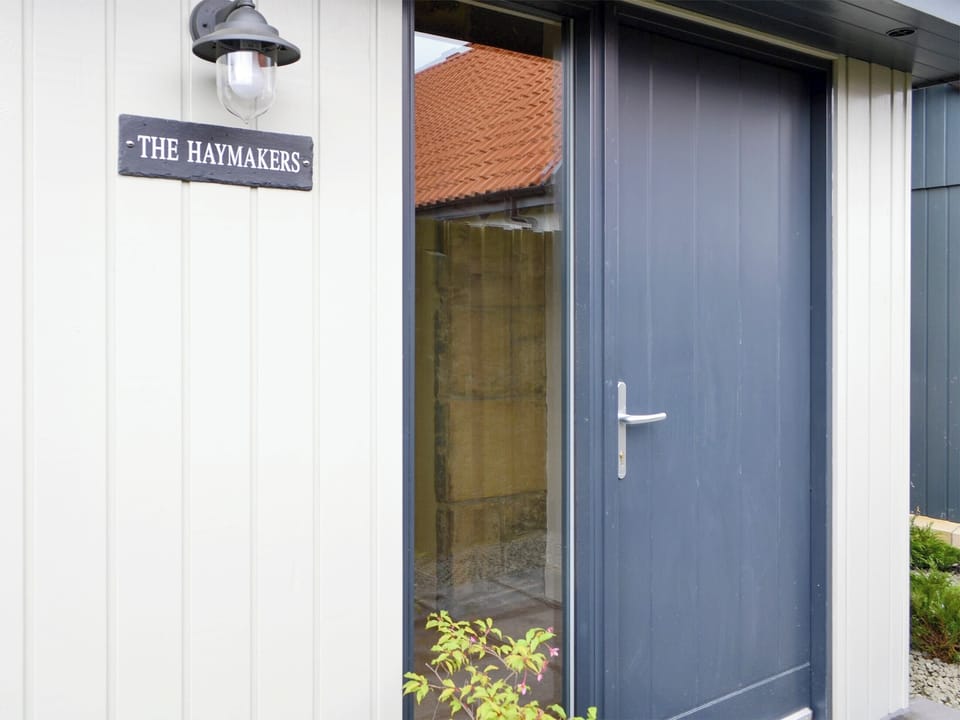 Main entrance door | The Haymakers - Paddockhall Cottages, Linlithgow, near Edinburgh 