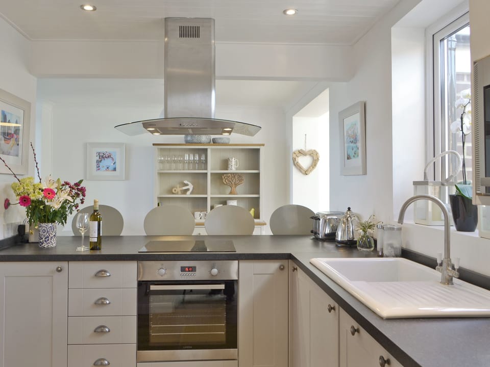 Well-equipped fitted kitchen with breakfast bar | Craster View, Craster near Alnwick
