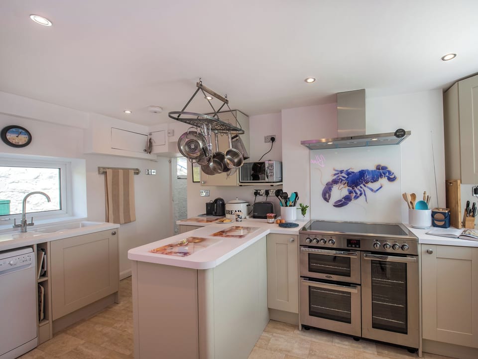 Kitchen | Blue Sails - Water&rsquo;s Edge Cottages, Llanfaes, Beaumaris, Anglesey