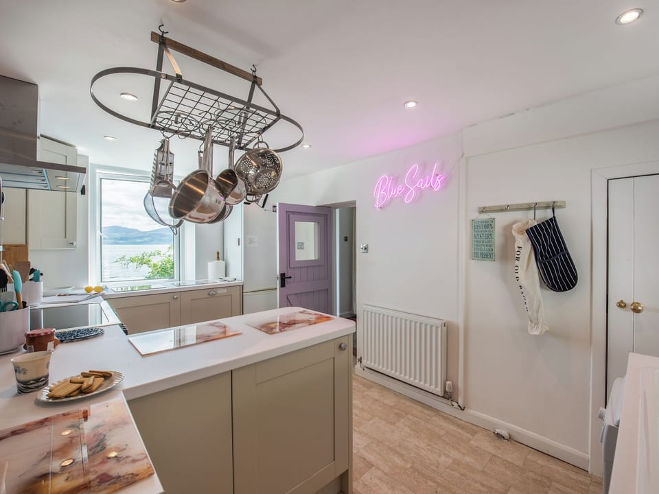 Kitchen | Blue Sails - Water&rsquo;s Edge Cottages, Llanfaes, Beaumaris, Anglesey