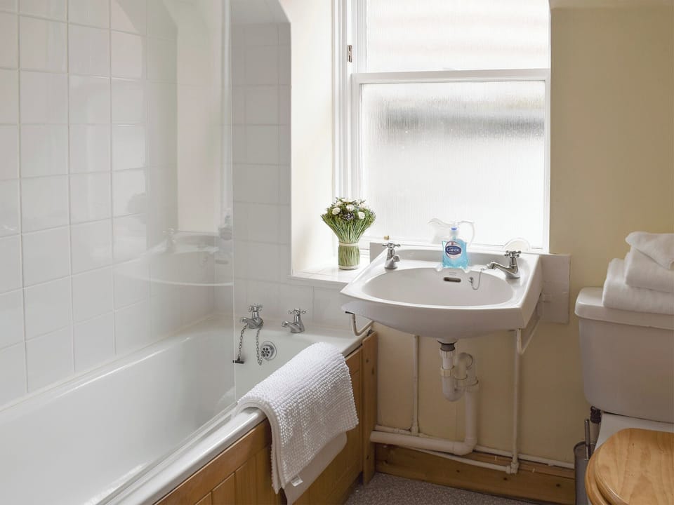 Family bathroom with shower over bath | Sandhaven, Culross, near Dunfermline
