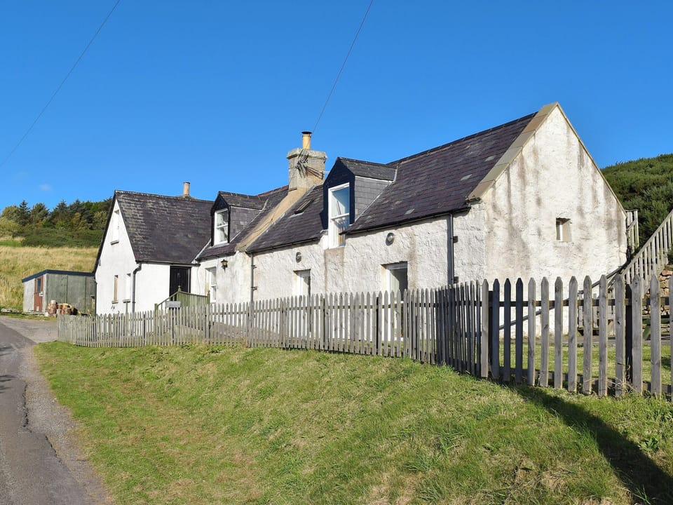 Traditional detached stone cottage and barn conversion | Kate&rsquo;s Croft, Gartymore, near Helmsdale