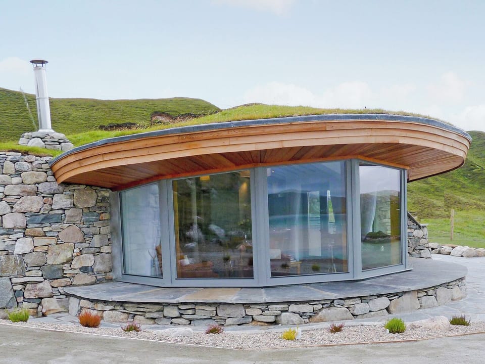 Stunning cottage with breaktaking views | Beach Bay Cottage, Carnish, Uig, Isle of Lewis