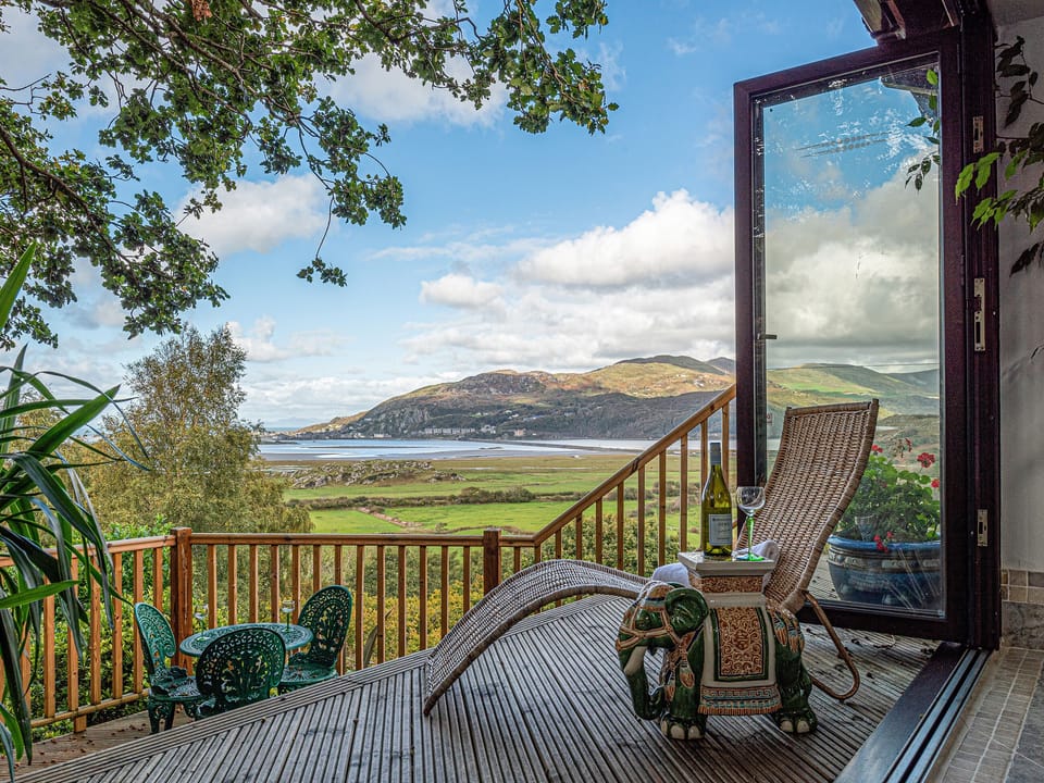 Sitting-out-area | Treetops, Arthog, near Dolgellau