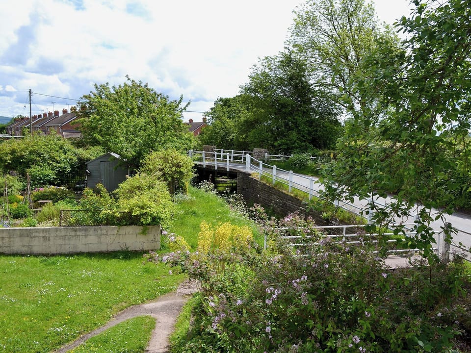 Large enclosed, lawned garden with fruit trees, summer house and furniture | Brook Cottage, Eardisley