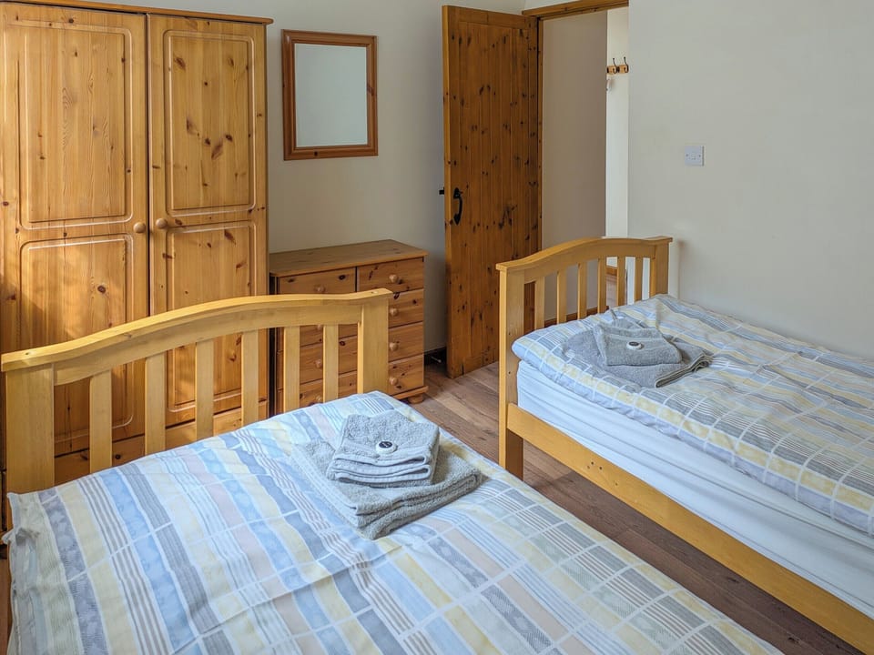 Twin bedroom | Briarwood - Thorpewood Cottages, Thorpe Market
