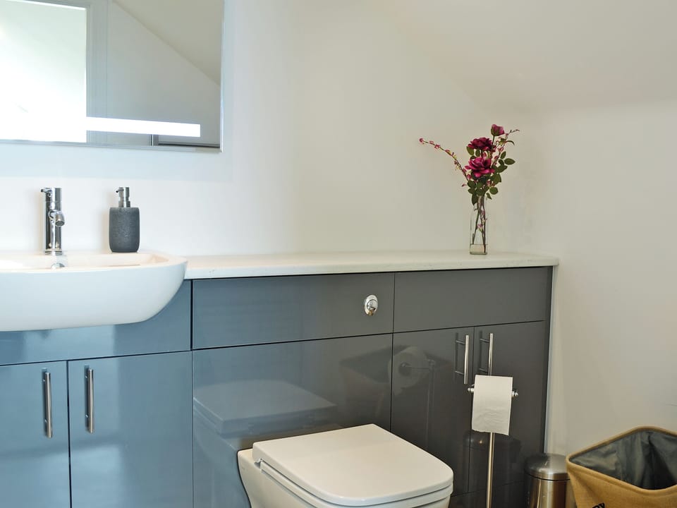 En-suite with shower cubicle | The Steading - Glenskinno, Montrose