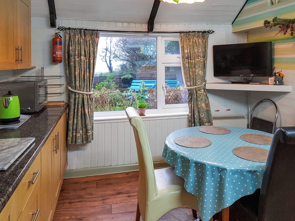 Well-equipped kitchen with dining space | Kilcummer Stables, Tintagel