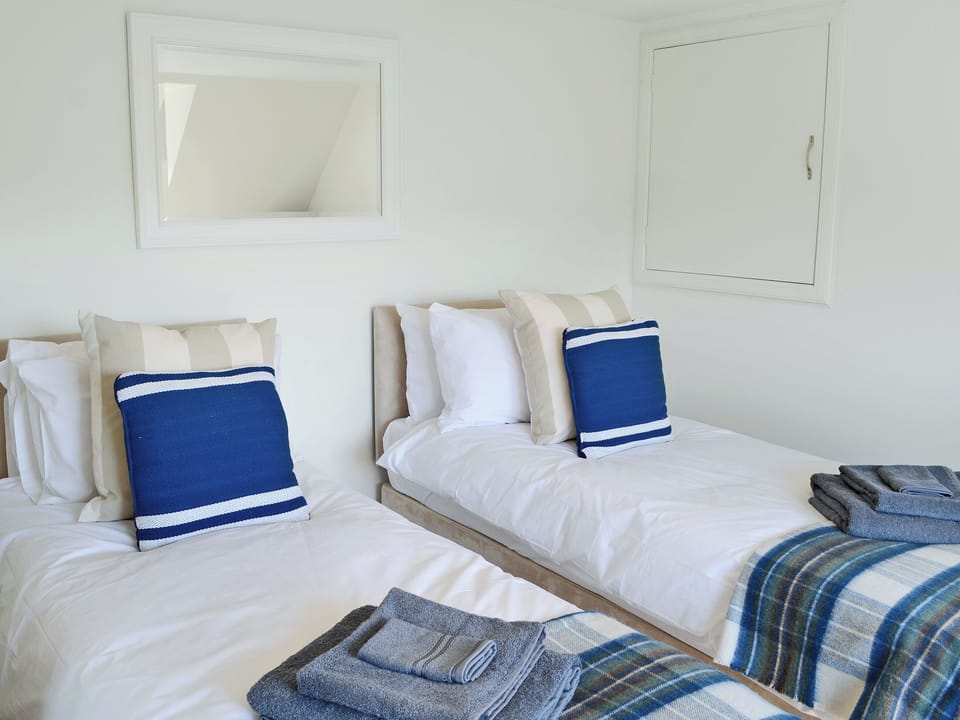 Cosy twin bedroom | The Wee Hoose, Linside, near Dornoch