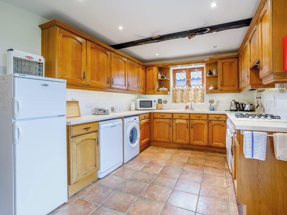 Kitchen | Pantiles Barn - Thorpland Manor Barns, Runcton Holme